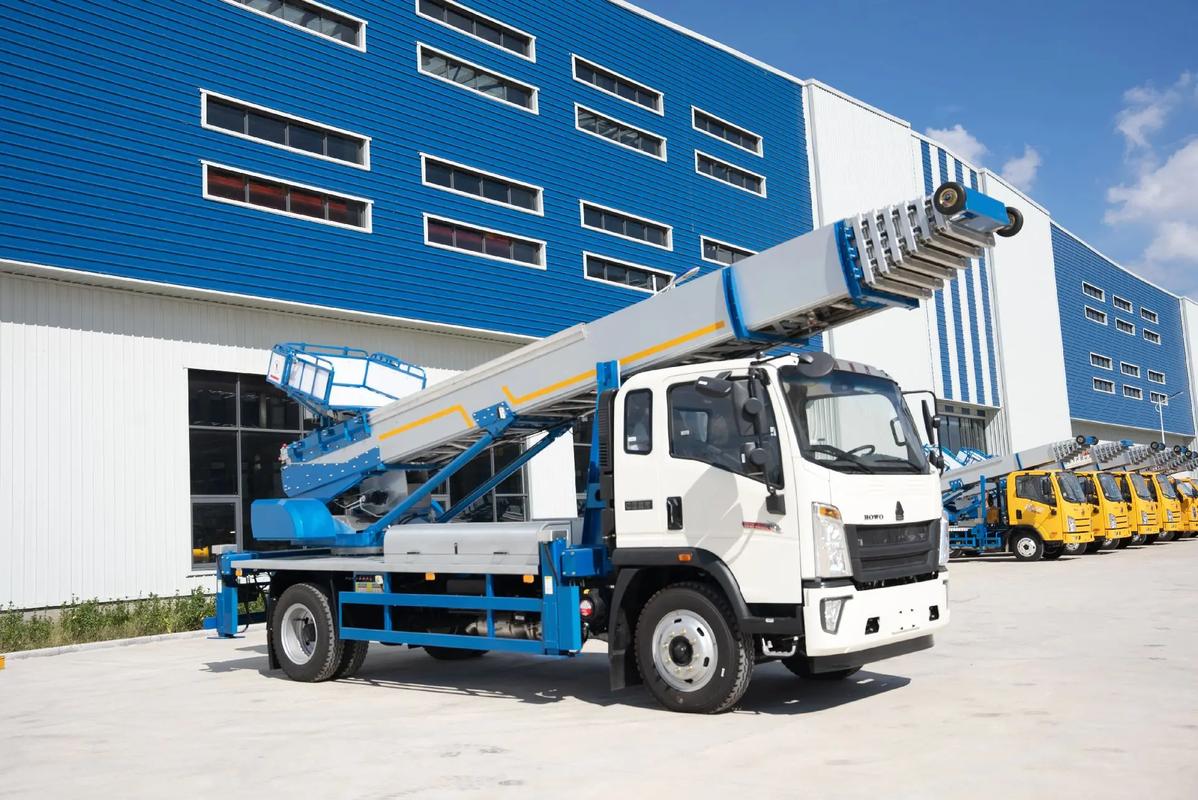 鄂城出租云梯车高空作业车 建筑垃圾搬运